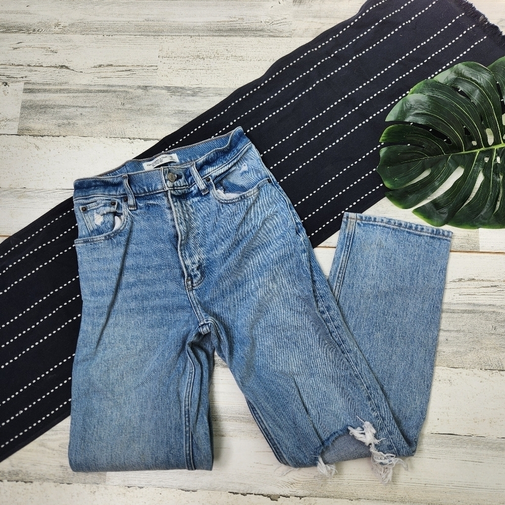 Abercrombie & Fitch The 90's Straight Leg Ultra High Rise Jeans Size 26/2 Short